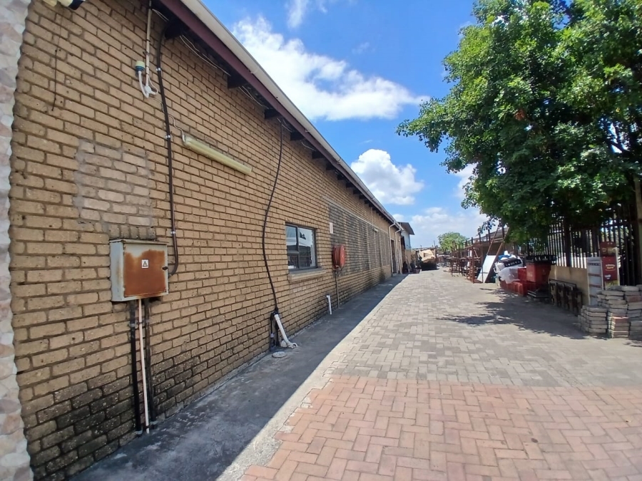 To Let commercial Property for Rent in Zinniaville North West